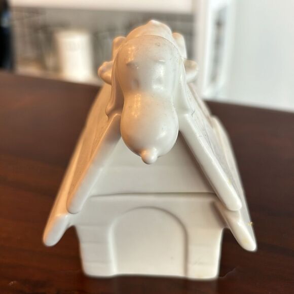 Snoopy Peanuts Hallmark Collectible Neutral white salt and pepper shaker set EUC - Picture 6 of 8